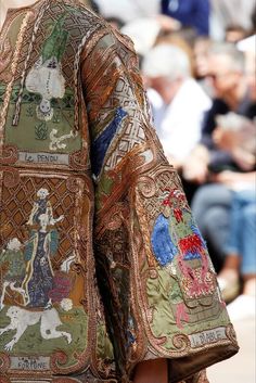 Runway Design, Detail Couture, Dresses Couture, Fashion Europe, Fashion Show Runway, Christian Dior Haute Couture, Couture Embroidery, Dior Haute Couture, Maria Grazia Chiuri