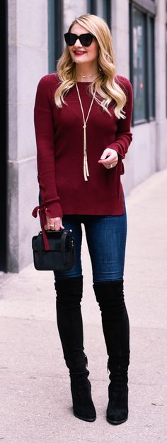 Burgundy sweater with lace up sleeves! Handbags Outfits, Burgundy Sweater Outfit, Burgandy Sweater, Tunic Outfit, Burgundy Outfit, Jeans Outfit Fall, Blue Jean Outfits, Sweater With Lace