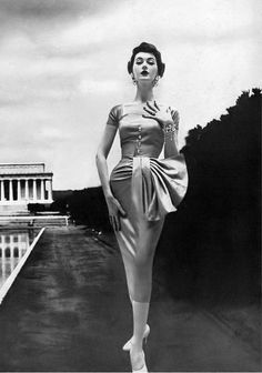 Balenciaga Suit, 1950s Fashion Women, Cristobal Balenciaga, Balenciaga Fashion, 60's Style, Simply Fashion, Cristóbal Balenciaga