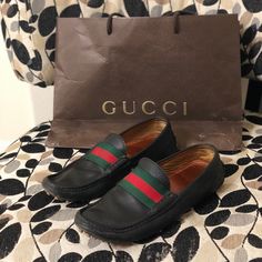 Beautiful Authentic Gucci Loafers!! It Has Some Scratches, But Still Wearable! Odor Free Gucci Loafers, Gucci Black, Gucci Shoes, Color Stripes, Slip Ons, Loafer Shoes, Mens Flip Flop, Men's Shoes, Loafers