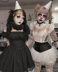 Vampire Clown Costume, Gothcore Aesthetic Outfit, Horror Circus Costume, Emo Clown Outfit, Couple Clown Makeup, Clown Couple Costume, Circus Goth, Emo Halloween Costumes, Clown Costume Women