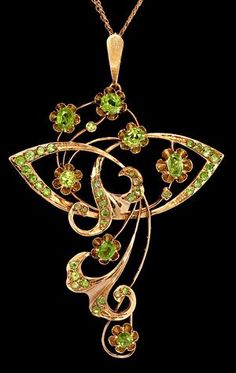 Art Nouveau Russian pendant l908-17. Russian demantoid garnets Garnet Pendant, Floral Pendant, Garnet Jewelry, Rose Gold Pendant