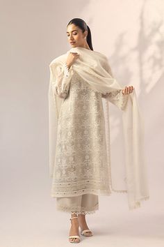 This aari embroidered ivory organza kurta with appliqué and lacework paired with rawsilk culottes is perfect for a daytime elegant look. A matching organza dupatta with embroidery and lace edging enhances the beauty of this ensemble.