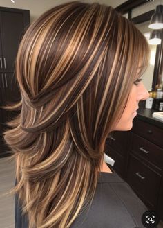 Hair Color Ideas For Brunettes Short, Perfect Hair Color, Beachy Hair, Hair Color Caramel, Dark Hair With Highlights, Brown Hair With Blonde Highlights, Highlights Brown Hair, Hair Color Ideas For Brunettes, Summer Hair Color