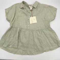 Cynthia Rowley 100% Linen Top Short Sleeve Light Green Peplum Ruffle Bottom Buttons Size Medium Approximate Measurements, Flat Lay Armpit To Armpit: 21" Length: 22.5" Condition: New With Tags. Tag Has Some Marker On It To Cover Prices?!? See Photos To Verify Condition As They Are Part Of The Description. Summer Workwear Peplum Blouse, Summer Fitted Blouse With Button Back, Fitted Summer Blouse With Button Back, Spring Cotton Tops With Button Back, Spring Linen Tops With Buttons, Short Sleeve Spring Blouse With Buttons, Spring Relaxed Fit Blouse With Buttons, Spring Short Sleeve Blouse With Buttons, Chic Linen Top With Placket