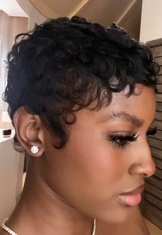 la reina Pixie Wixie, Hair Flicks, Finger Waves Short Hair, Pixie Cut Styles, Short Hair Pixie Cuts, Finger Waves, Pin Curls, Pretty Braided Hairstyles, Big Chop