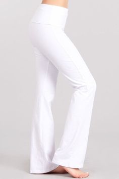 Another great collection from Chatoyant, Mineral washed bootcut pants with wide fold-over waistband. Durable fabric and a 4-way stretch that compliments the figure and fits great on all body types. Perfect alternative for jeans and everyday wear or as yoga lounge pants. Stay Sexy! Fabric USA made Cotton/Spandex 93/7 Jersey Made in Proudly made in the USA Outfit Ideas Modest, White Yoga Pants, Wash And Fold, Boot Cut Leggings, White Flares, Outfit Yoga, Body Suit Outfits, Fall Denim, White Leggings