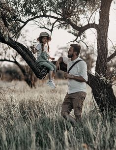 Fathers Day Mini Session Ideas, Dad Daughter Photoshoot, Father’s Day Photoshoot, Dad And Daughters Photography, Dads And Daughters, Lines Aesthetic, Father Son Photos