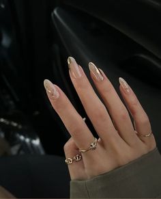 Krismartn on LTK Nails Gold Detail, Nails Aesthetic Winter, Gold Design Nails, Pretty Nails For Winter, Classy Gold Nails, Christmas Nails Almond, Trendy Christmas Nails, Nails For Winter, Nails November