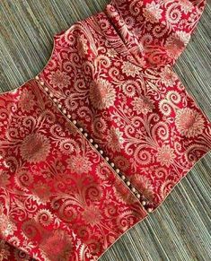 1. Fabric - Brocade. 2. Customize in any color and size. Brocade Blouse Designs, Blouse Sari, Blouse Lehenga, Boat Neck Blouse Design, Sari Design, Blouse Indian, Saree Blouse Neck Designs, Boat Neck Blouse, New Saree Blouse Designs