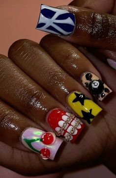 Shortie Freestyle Nails, Cute Short Colorful Nails, Crayon Nail Art, Acrylic Overlay Designs, Short Graphic Nails, Hard Nails Short, Short Square Acrylic Nails Ideas, Painted Nails Ideas Polish No Acrylic, Mcbling Nails Short