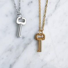 Minimal Key Charm necklace Available in silver stainless steel or 18k gold plated stainless steel 2mm thick chainVariouslengths available: 18", 20", 22", 24"Add on letter charm available in this listing or search shop for 'letter charm'https://www.etsy.com/uk/listing/662487146/machi-jewelry-add-on-letter-charmMatching padlock necklace available in this listing:https://www.etsy.com/uk/listing/659984183/gold-pad-lock-necklace-personalisedMade using high quality materials ! This necklace won't rust Metal Key Necklace Perfect As Gift, Gold Stainless Steel Necklace For Best Friend Gift, Gold Stainless Steel Necklace For Best Friend, Lock And Key Necklace, Gold Key Necklace, Matching Necklaces For Couples, Couples Necklace, Key Charm Necklace, Necklace Friendship