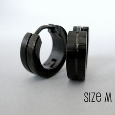 Mens Earrings Black Huggie Hoop - Ear Cartilage Piercing - Upper Lobe Earring- Stainless Steel - Med Ohrknorpel Piercing, Men Piercing, Emo Earrings, Ear Cartilage Piercing, Men's Earring, Mens Earrings, Upper Lobe, Silicone Wedding Rings, Conch Earring