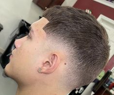 Batman Haircut, V Shaped Haircut, Taper Fade Short Hair, Stylish Mens Haircuts, Short Hair For Boys, Undercut Fade, Barcelona Players, Crop Hair, Haircut Men