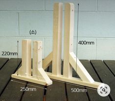 a wooden stand with measurements for the legs