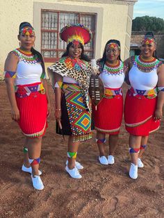 Zulu Outfits South Africa, Zulu Traditional Wedding Dresses South Africa, Heritage Day South Africa Outfits, Zimbabwean Traditional Wear, Zulu Traditional Attire Umemulo, Zulu Outfits, Traditional Wedding Hairstyles, Zulu Attire, Venda Traditional Attire