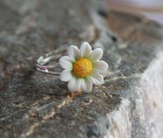 Cute White Rings For Gifts, Spring White Flower Shaped Ring, White Flower Ring For Spring, Dainty White Flower Ring, Spring White Flower Ring, Cute Flower Ring As Gift, Handmade Flower Ring Perfect For Spring Gift, Adjustable Flower Ring With Birth Flower Detail, White Dainty Flower Ring For Gift