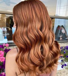 45 Idee per capelli scuri e zenzero di tendenza nel 2024 Dark Ginger Highlights, Ginger Hair Dark, 10 Major Winter Hair Colors, Ginger Highlights, Dark Ginger Hair, Dark Ginger, Blonde Hair Colour Shades, Copper Blonde Hair, Cowboy Copper