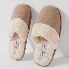 Chinese Laundry Slippers Size: Xs/S Faux Fur Slides, Shearling Slippers, Black Slippers, Comfortable Slippers, Faux Fur Slippers, Chinese Laundry Shoes, Fuzzy Slippers, Pink Faux Fur, Black Hot Pink