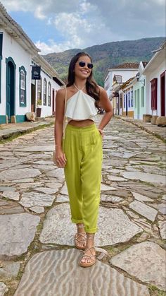 Portugal Style, 2023 Vibes, Style Désinvolte Chic, Outfits Primavera, Outfit 2020, Mexico Trip, Casual Chic Outfits, Outfit Primavera, Wardrobe Planning