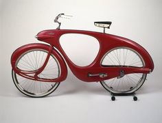 a red bicycle is shown against a white background with wheels and spokes on the front