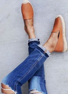 You can't go wrong with a pair of espadrilles for summer. Fashionable Comfortable Shoes, Brown Espadrilles, Toms Shoes Outlet, Paris Mode, Leather Espadrilles, Latest Shoes, Spring Shoes