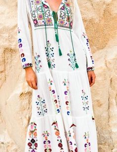 Floral Embroidered Maxi Folk Dress Long Sleeve White Dress, Bohemian Schick, White Dress Women, Vintage Summer Fashion, White Floral Maxi Dress, Tassel Dress, White Long Sleeve Dress, Folk Dresses, Embroidered Maxi Dress