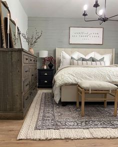 a bedroom with a bed, dressers and rug in it's center area