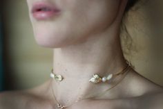 Delicate Pearl Drop Choker For Wedding, Dainty Adjustable Wedding Choker, Dainty Pearl Chain Choker For Wedding, Dainty Gold Choker For Wedding, Delicate Choker Jewelry For Wedding, Delicate Choker For Wedding, Delicate Wedding Choker Jewelry, Bridal Jewelry Gold, Gold Leaf Jewelry