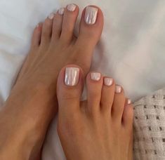 cute hailey bieber chrome nails Wedding Toe Nails, Inspirational Nails, Feet Nail Design, Gel Toe Nails, Toe Nail Color, Blush Nails, Neutral Nails, Manicure Y Pedicure, Classy Nails