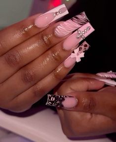 - 𝗳𝗼𝗹𝗹𝗼𝘄 𝟰 𝗺𝗼𝗿𝗲 ➚➚➚ Black And Pink Party, Nails After Acrylics, Birthday Nail Designs, Acrylic Nail Set, Claw Nails