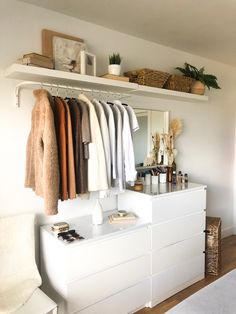 Natural vibes, natural tones, zen bedroom. Zen vibes, warm colors, ikea malm, dresser. Closet In Room Bedrooms, Small Walk In Closet Ideas Aesthetic, Ikea Malm Wardrobe, Mulig Ikea Ideas, Closet In Small Room, Above Dresser Storage Ideas, Small Closet Dresser, Exposed Closet Bedroom, Closet Floor Storage Ideas