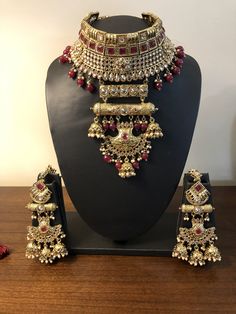 Kundan Bridal Necklace With Tilla For Marriage, Kundan Bridal Necklace With Tilla For Wedding, Kundan Bridal Necklace In Temple Jewelry Style For Marriage, Kundan Necklace With Tilla For Marriage, Festive Hand Set Kundan Necklace For Marriage, Bollywood Kundan Bridal Necklace For Marriage, Festive Hand-set Kundan Necklace For Marriage, Festive Kundan Bridal Accessories Hand Set, Festive Kundan Bridal Accessories With Hand Set Details