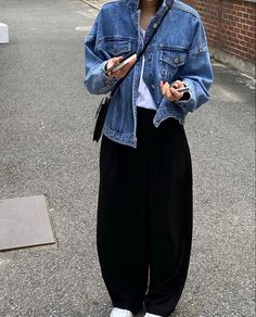 Midsize Oversized Outfits, Mode Fashion Japan, Korean Casual Outfits, Tomboy Style Outfits, Looks Street Style, Looks Black, Tomboy Fashion, Mode Inspo, Lombok