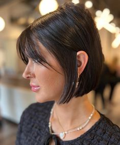 30 Hottest French Bob Ideas for Different Hair Types and Face Shapes French Bob With Face Framing, French Bob Haircut Chin Length, French Bob Thinning Hair, French Bob Haircut Ear Length, French Bob Full Face, Soft Wavy Hair, Current Hair Trends, Amla Hair Oil, Frosted Hair