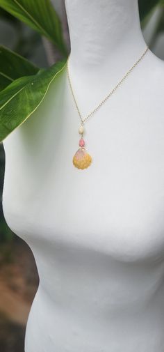 Sunrise Seashell with Pikake Flower Gold Necklace Materials: -Bright orange and pink Actual Shell shown -Pikake Flower -Cable Chain 14K Gold Filled -14K gold filled Lobster Claw Closure  Sunrise Seashell Hawaii Gift Seashell from Hawaii All Sales are Final  --- Packed ready for gift giving Orange Flower Jewelry For Beach, Orange Flower-shaped Jewelry For Beach, Orange Flower-shaped Beach Jewelry, Pink Shell-shaped Jewelry For Summer, Pink Shell Necklace For Gifts, Pink Shell-shaped Summer Jewelry, Pink Shell Necklace Perfect For Gifts, Pink Shell Necklace For Gift, Pink Shell Necklace Gift