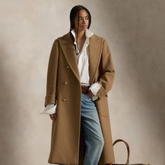 The Polo coat is named for its popularity among English polo players who would warm up in the garment between matches. Made in Italy this elongated version maintains iconic details such as the double-breasted silhouette and belted back while elevating it with soft camel-hair yarns to create a smooth hand. Polo Players, Sweatpants And Sweater, Short Faux Fur Coat, Polo Coat, Designer Coats, Ralph Lauren Style, Polo Ralph Lauren Women, Hair Long, Ralph Lauren Home