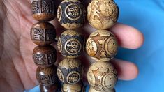 Material: natural wood (Natural Wood, Fragrance Free ) Size:17- 20 mm QTY: as images Mala Making, Beads Mala, Beads Diy, Wood Carved, Wood Material, Diy Schmuck, Mala Beads, Fragrance Free, Prayer Beads