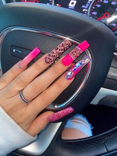 Hot Pink Cheetah Nails, Freestyle Acrylic Nails, Cheetah Acrylic Nails, Pink Long Nails, Long Pink Nails, Pink Cheetah Nails, Nail Designs Bling, Cheetah Nails, Leopard Print Nails