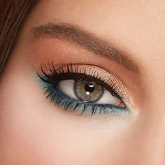 Light Blue Prom Makeup Looks, Blue Prom Makeup Looks, Eye Makeup Cute, Light Blue Prom Makeup, Blue Prom Makeup, Eyeliner Under Eye, Make Up Yeux, Blue Eyeliner Makeup, Light Blue Prom