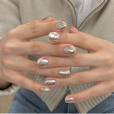 Extra Short Gel Nails, Summer Nails Short Nails, Summer Nails Short, Tato Minimal, Nails Silver, Hello Nails, Minimal Nails, Silver Nails