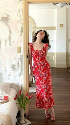 Aesthetic Red Dress Vintage, Kelifaneoi Outfit, 50s Fashion Aesthetic, Nature Dresses, Soft Feminine Style, Easy Trendy Outfits, Glam Dresses, Vestido Casual, Feminine Outfit