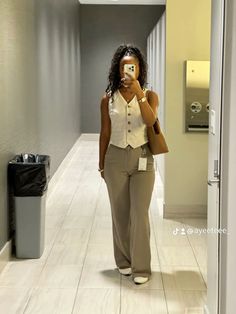 #work #workwear #office #outfits #workoutfits #corporate #business #businesscasual #lawyer #finance #style #fashion #classy #chic #officefashion #officestyle #corporatefashion #officewear #ootd #oldmoney #oliviapope #demure #girlboss #smartcasual Smart Casual Corporate, Corporate Office Outfit, Law School Outfit, Corporate Girlie, Walking Outfit, Casual Corporate, Outfit Tutorial, Office Fits