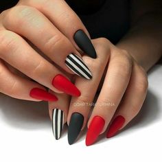 Colores Rojo,negro, blanco Black Red White Nails, Matte Black Nails, Square Nail Designs, Short Square Nails, Makijaż Smokey Eye, White Nail Designs, Trendy Nail Art, Short Nail Designs, Simple Nail Designs