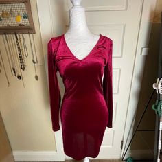 H&M Red/Burgundy Velvet Dress. Nwt. Size 6-Fits Like A Small. H&m V-neck Mini Dress For Party, H&m V-neck Party Dress, Fitted Red H&m Dress, Sparkly Bodycon Dress, Elephant Print Dress, Burgundy Velvet Dress, Black Embroidered Dress, Jersey Wrap Dress, Dress H&m