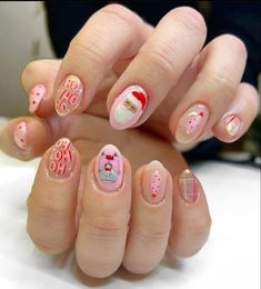 Nyc Christmas Nails, Utah Nails Fall, Christmas Cookie Nail Art, Vintage Christmas Nail Designs, Pink Christmas Nails Designs, Fun Fall Nail Art, Hippie Christmas Nails, Girly Pop Nails, Beach Christmas Nails