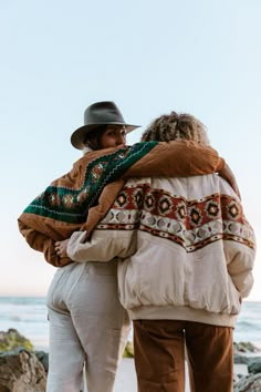 Oversized vintage jacket matching outfit idea. Matching outfit for couples. Matching outfit for best friends. Beach vibes aesthetic. This cream retro jacket with a pattern is the perfect gift or life companion as it is sustainably made from preimum fabric. Vegan jacket. Jordan Wardrobe, Crunchy Clothes, Country Winter Outfits, Rarebird Jacket, Ranch Clothes, County Aesthetic, Brown Sherpa Outerwear For Outdoor, Beach Vibes Aesthetic, Outdoor Patchwork Cotton Hooded Jacket