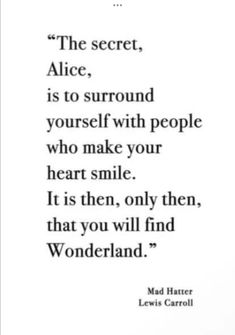 a quote that reads, the secret alice is to surround yourself with people who make your heart smile