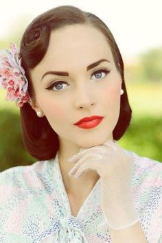 Maquillage Pin Up, Pageboy Hairstyle, Gorgeous Wedding Makeup, Pin Up Makeup, 1950s Wedding, Vintage Wedding Hair, Braut Make-up