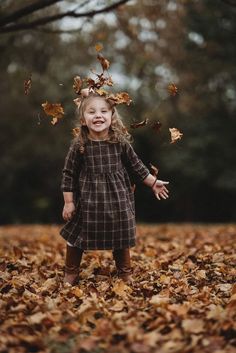 Toddler Autumn Photoshoot, Autumn Toddler Photoshoot, Fall Pictures Toddler, Fall Photoshoot Ideas For Kids, Toddler Fall Pictures, Fall Photoshoot Kids, Kids Fall Photoshoot